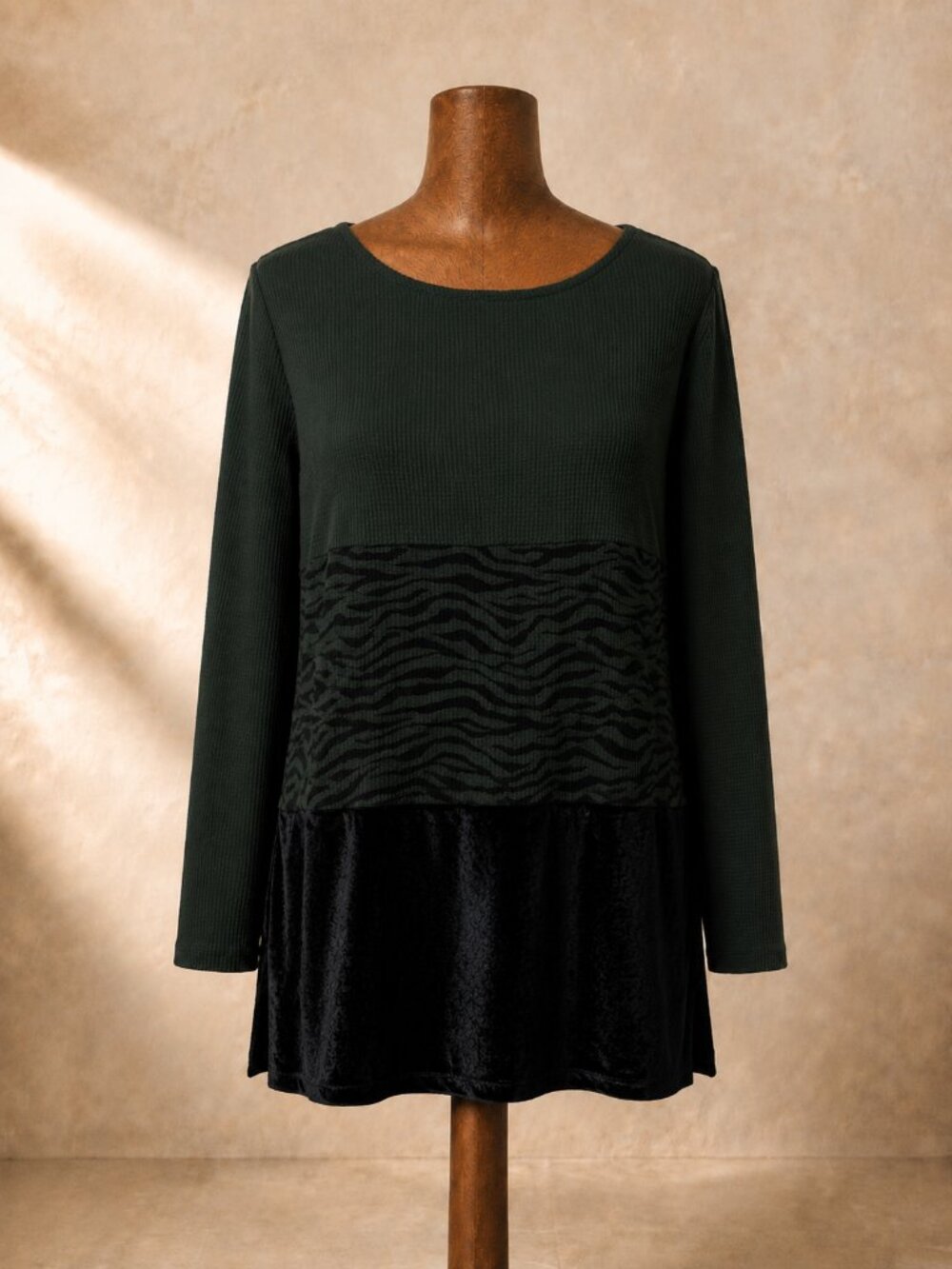 Belle by Kim Gravel Sz Large Mixed-Texture Forest Green & Black Tiered Tunic Top